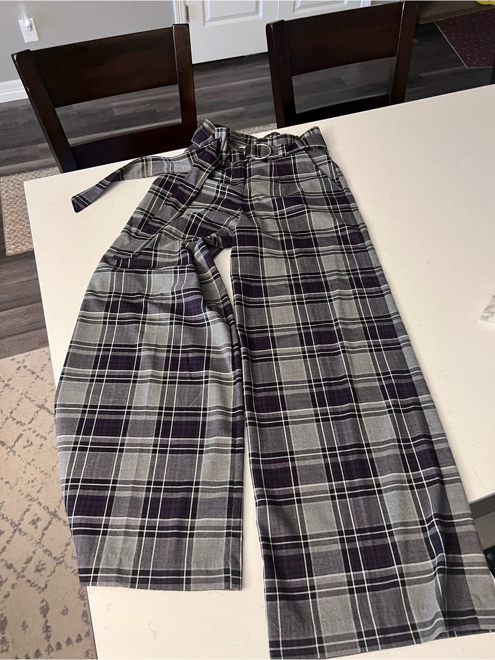 New York & Company
7th Avenue Collection Wide-Leg Plaid
Paperbag Pants, size 4